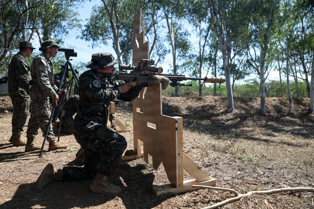 U.S. Marines, Salvadoran marines conduct marksmanship training during CENTAM Guardian 2026