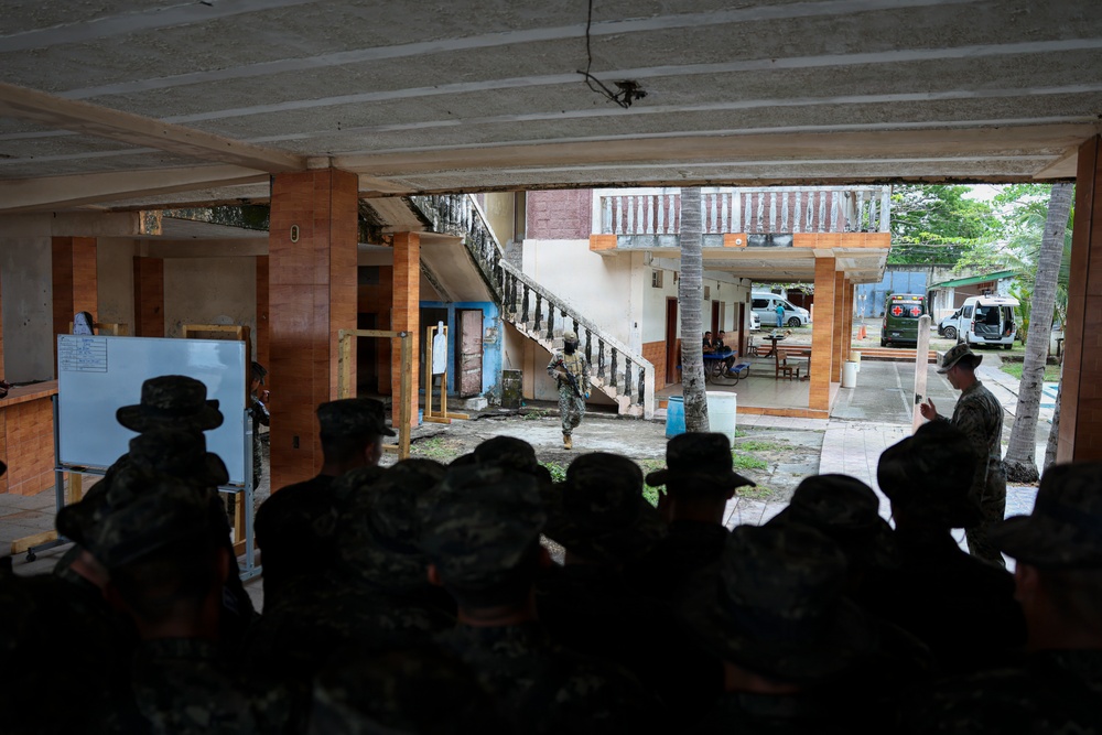 U.S. Marines, Salvadoran marines conduct close-quarters battle training during CENTAM Guardian 2026