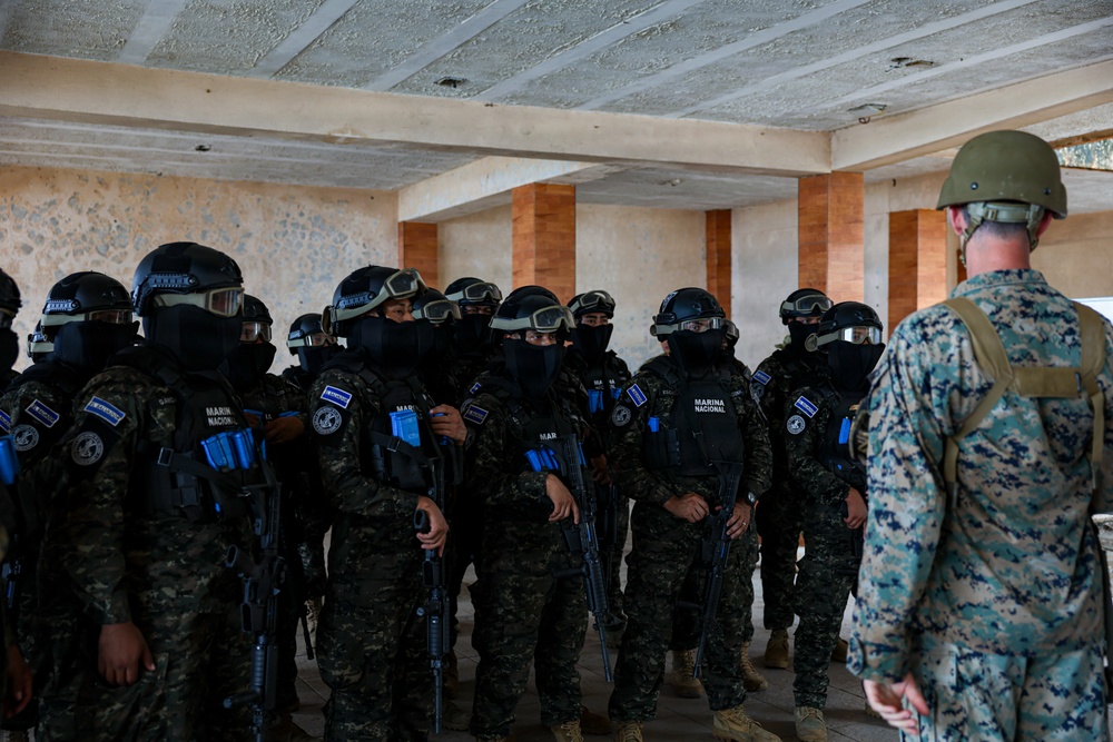 U.S. Marines, Salvadoran marines conduct close-quarters battle training during CENTAM Guardian 2026