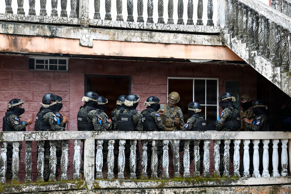 U.S. Marines, Salvadoran marines conduct close-quarters battle training during CENTAM Guardian 2026