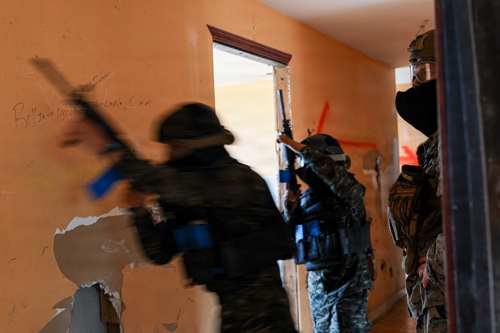 U.S. Marines, Salvadoran marines conduct close-quarters battle training during CENTAM Guardian 2026