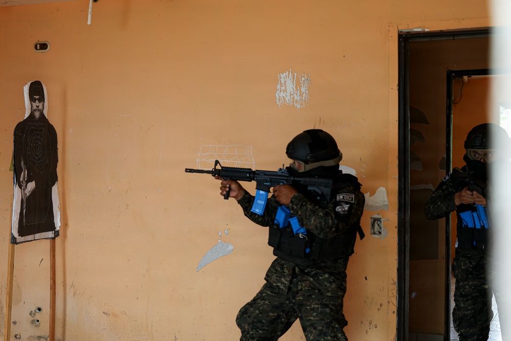 U.S. Marines, Salvadoran marines conduct close-quarters battle training during CENTAM Guardian 2026