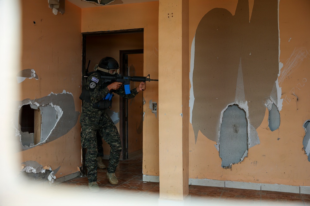 U.S. Marines, Salvadoran marines conduct close-quarters battle training during CENTAM Guardian 2026