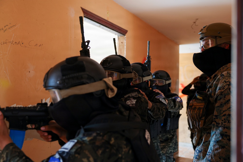 U.S. Marines, Salvadoran marines conduct close-quarters battle training during CENTAM Guardian 2026