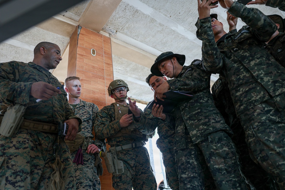 U.S. Marines, Salvadoran marines conduct personnel recovery training during CENTAM Guardian 2026