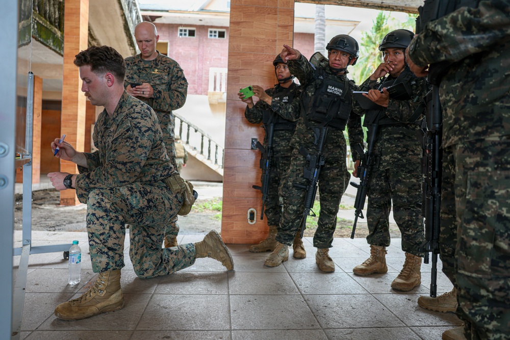 U.S. Marines, Salvadoran marines conduct personnel recovery training during CENTAM Guardian 2026