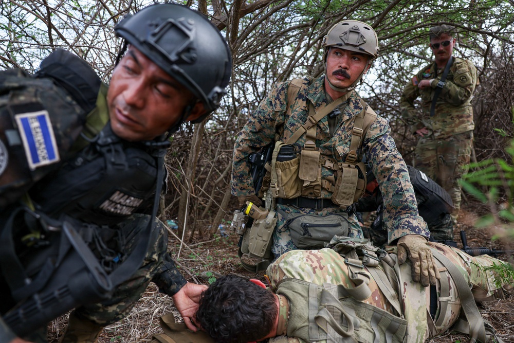 U.S. Marines, Salvadoran marines conduct personnel recovery training during CENTAM Guardian 2026