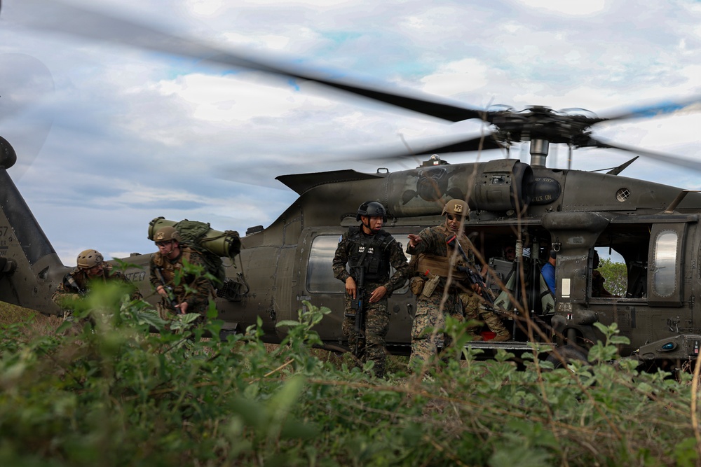 U.S. Marines, Salvadoran marines conduct personnel recovery training during CENTAM Guardian 2026