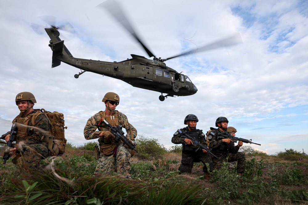 U.S. Marines, Salvadoran marines conduct personnel recovery training during CENTAM Guardian 2026