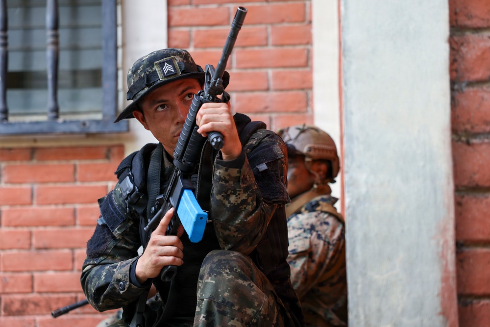 U.S. Marines, Salvadoran marines conduct simulated raid during CENTAM Guardian 2026