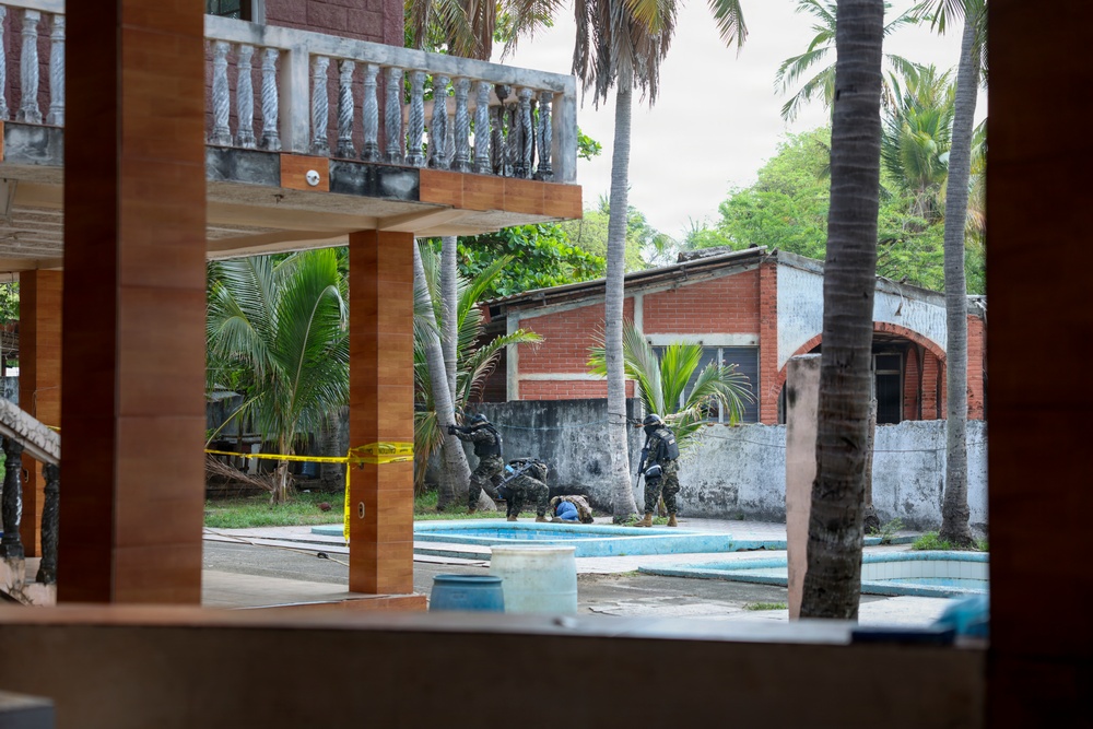 U.S. Marines, Salvadoran marines conduct simulated raid during CENTAM Guardian 2026