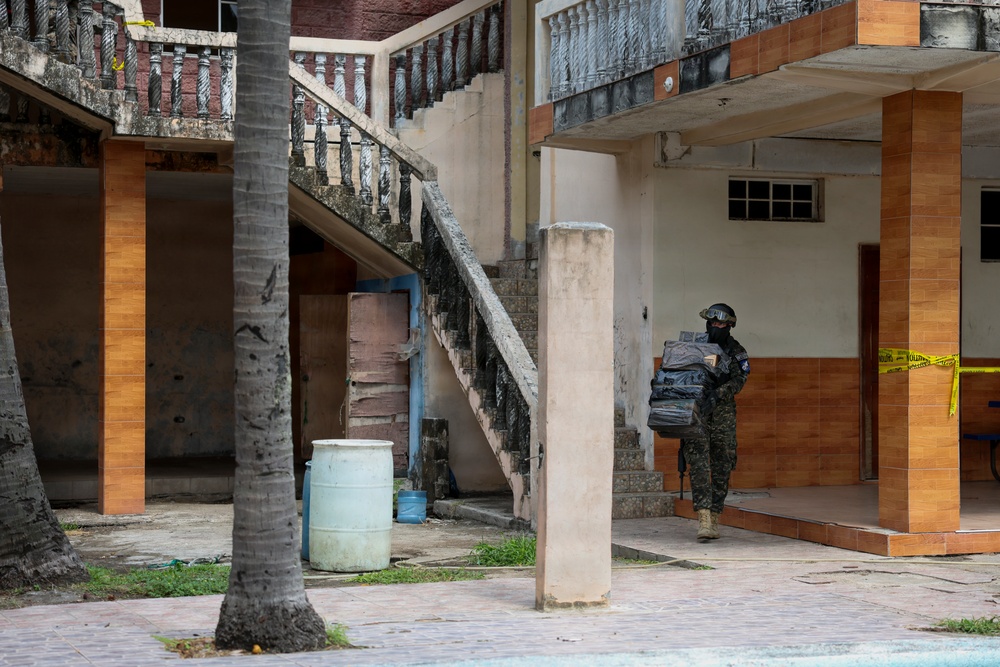 U.S. Marines, Salvadoran marines conduct simulated raid during CENTAM Guardian 2026