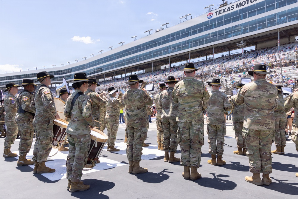 III Corps and 1st Cavalry Division support Wurth 400 race weekend