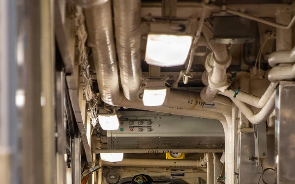C7F Visits USS Robert Smalls (CG 62)