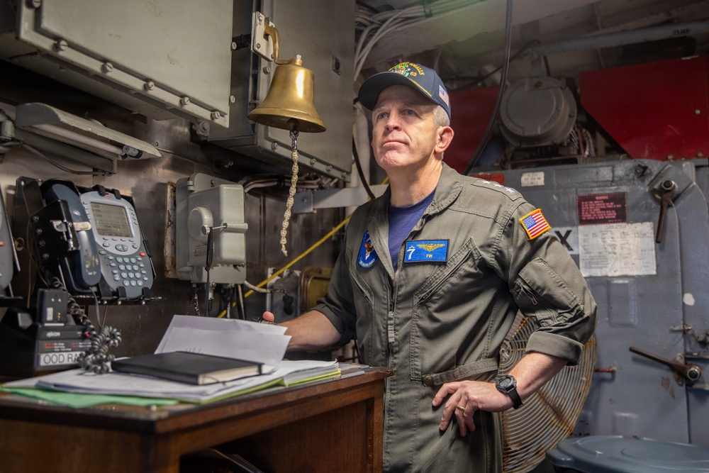 C7F Visits USS Robert Smalls (CG 62)