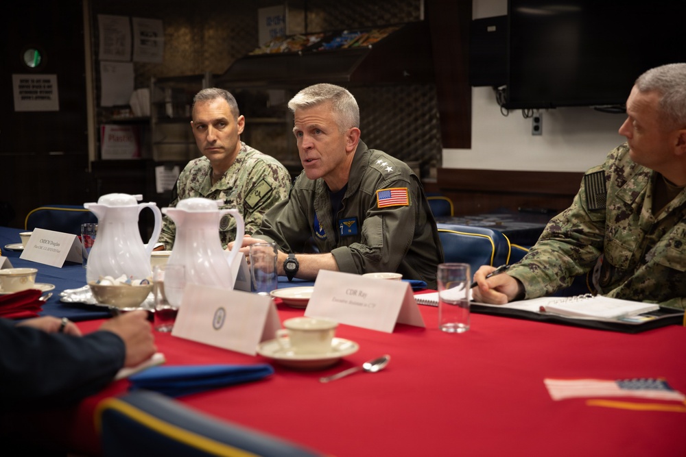 C7F Visits USS Howard (DDG 83)