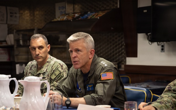 C7F Visits USS Howard (DDG 83)