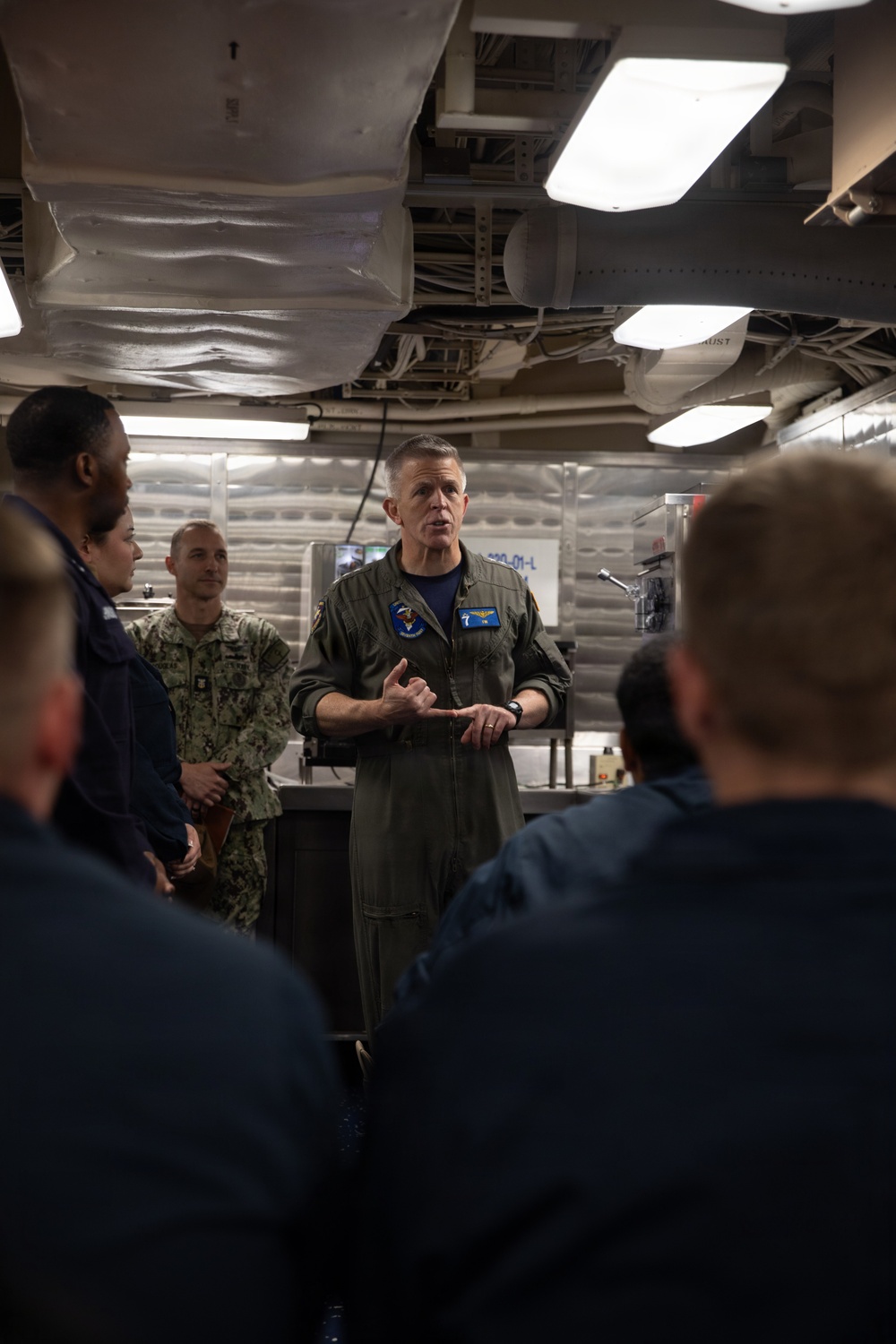 C7F Visits USS Howard (DDG 83)