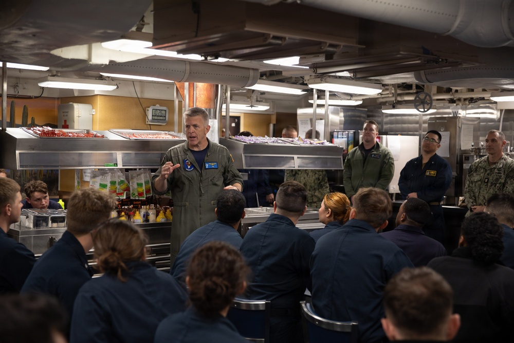 C7F Visits USS Howard (DDG 83)