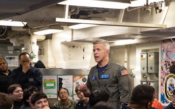 C7F Visits USS McCampbell (DDG 85)
