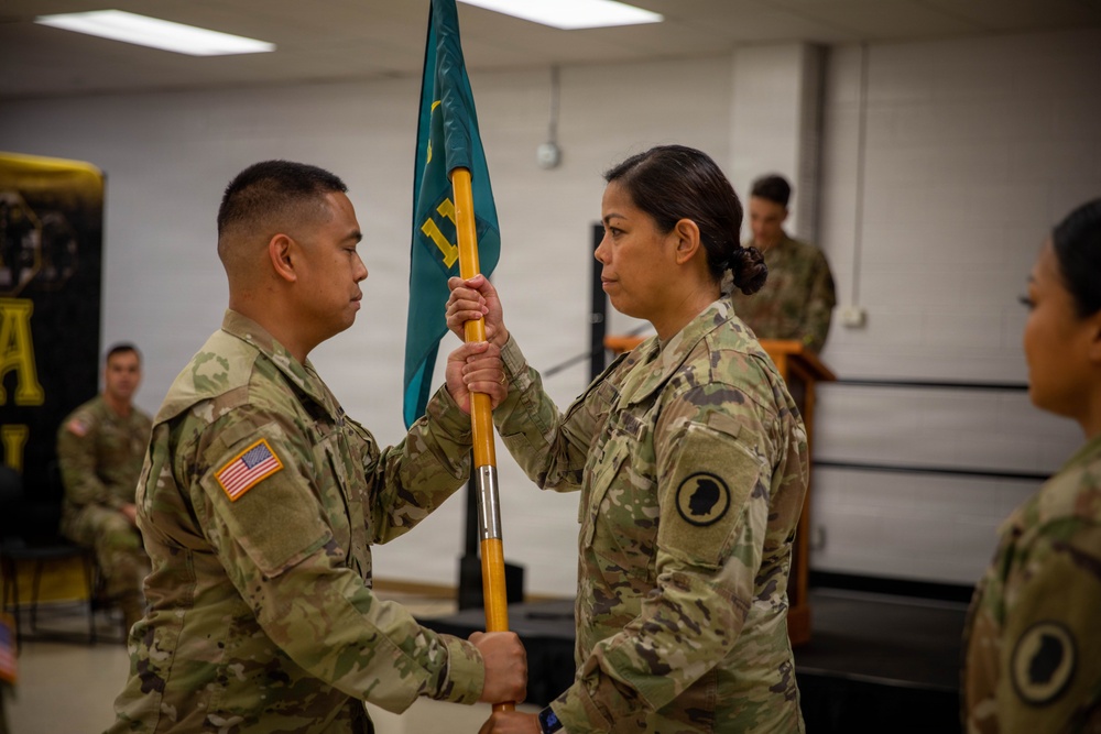 117th Hands Over the Guidon