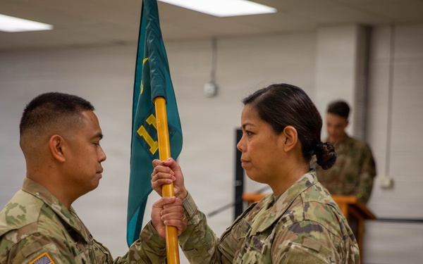 117th Hands Over the Guidon