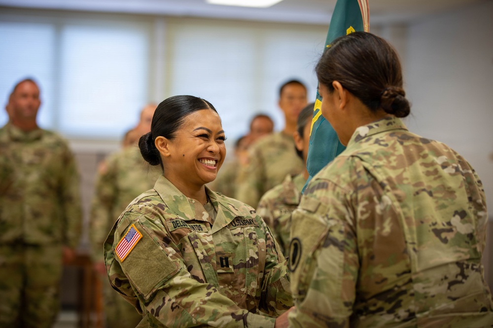 117th Hands Over the Guidon