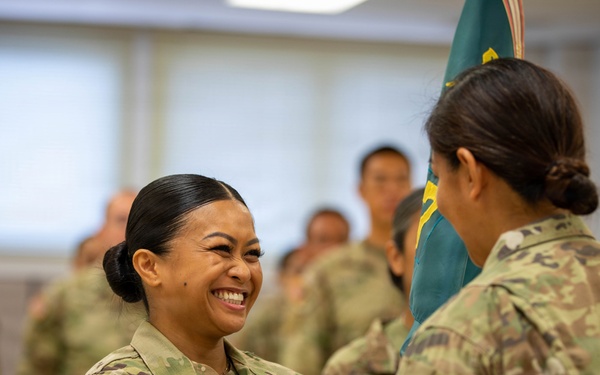 117th Hands Over the Guidon