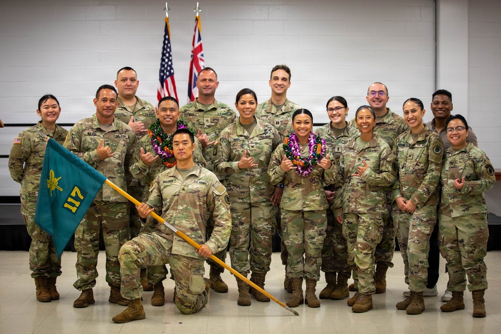 117th Hands Over the Guidon