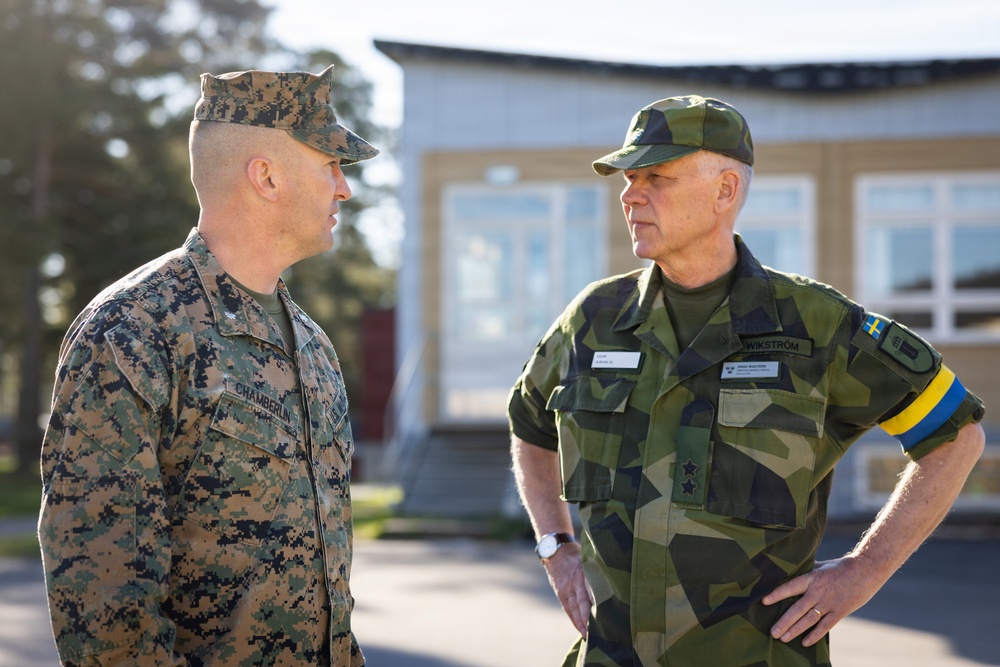 U.S. Marine Corps leaders meet Swedish Armed Forces officials during training exercise