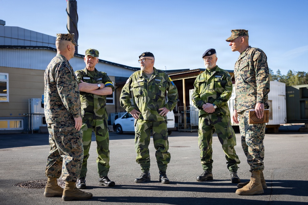 U.S. Marine Corps leaders meet Swedish Armed Forces officials during training exercise