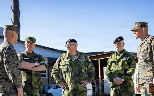 U.S. Marine Corps leaders meet Swedish Armed Forces officials during training exercise