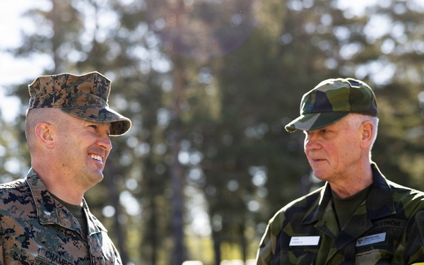 U.S. Marine Corps leaders meet Swedish Armed Forces officials during training exercise