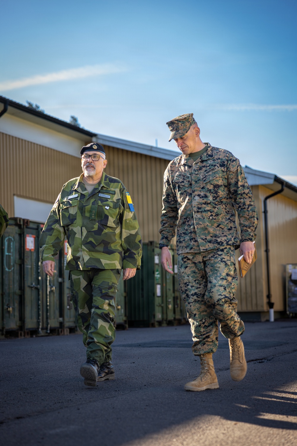 U.S. Marine Corps leaders meet Swedish Armed Forces officials during training exercise