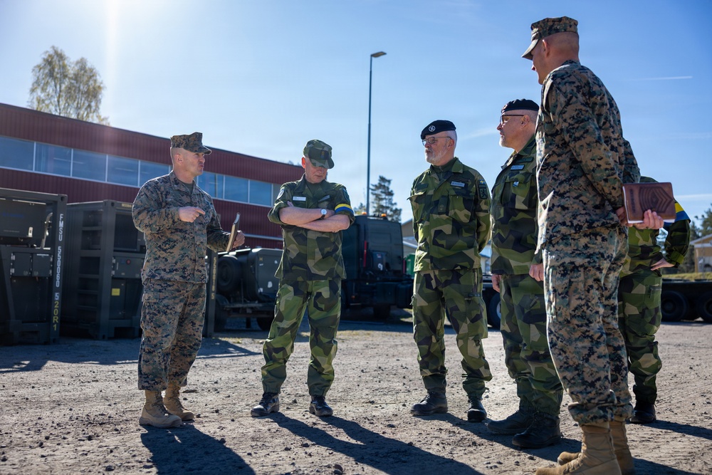 U.S. Marine Corps leaders meet Swedish Armed Forces officials during training exercise
