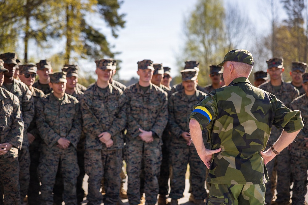 U.S. Marine Corps leaders meet Swedish Armed Forces officials during training exercise