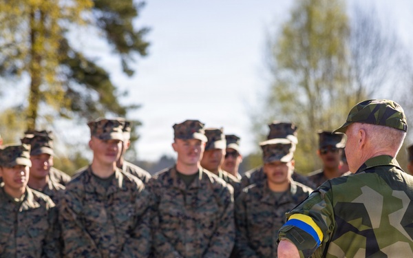 U.S. Marine Corps leaders meet Swedish Armed Forces officials during training exercise