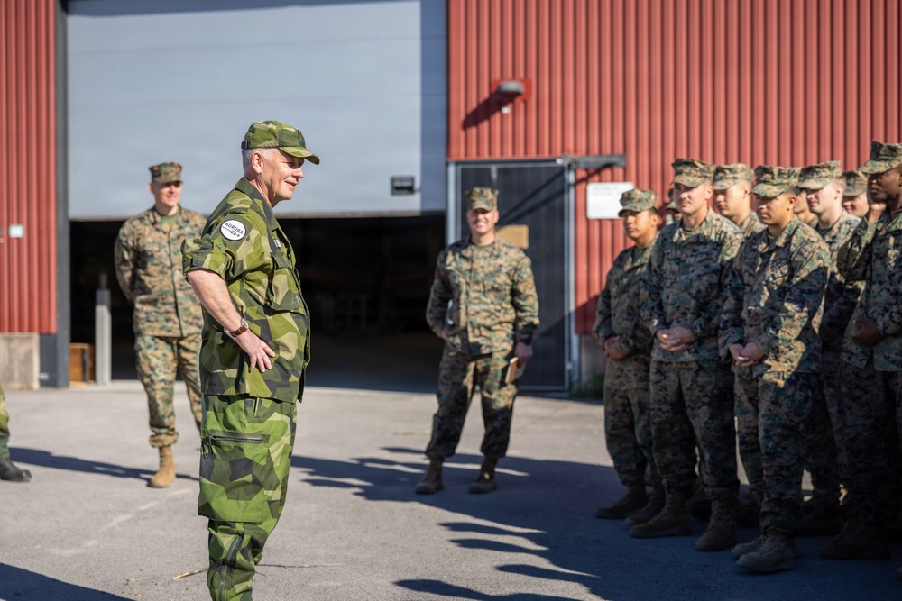 U.S. Marine Corps leaders meet Swedish Armed Forces officials during training exercise