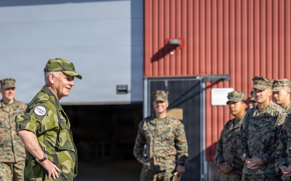 U.S. Marine Corps leaders meet Swedish Armed Forces officials during training exercise