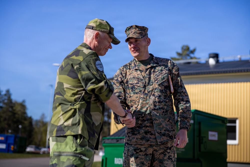 U.S. Marine Corps leaders meet Swedish Armed Forces officials during training exercise