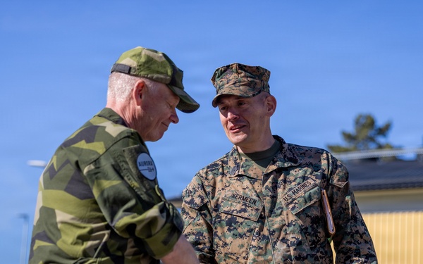 U.S. Marine Corps leaders meet Swedish Armed Forces officials during training exercise