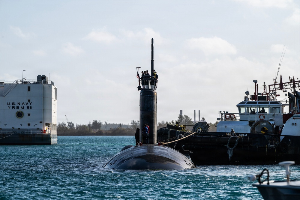 USS Jefferson City (SSN 759) returns to Naval Base Guam