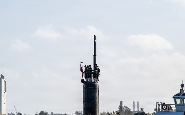 USS Jefferson City (SSN 759) returns to Naval Base Guam
