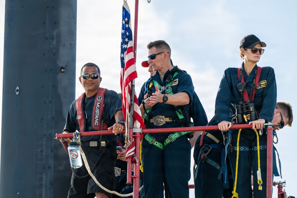 USS Jefferson City (SSN 759) returns to Naval Base Guam