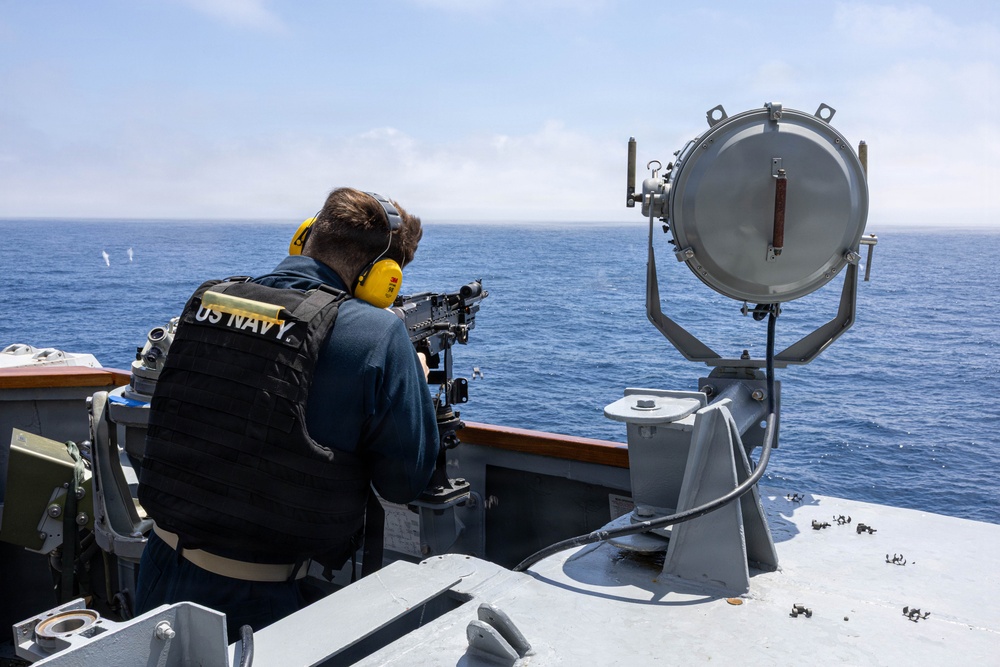 USS Mustin conducts a live-fire exercise