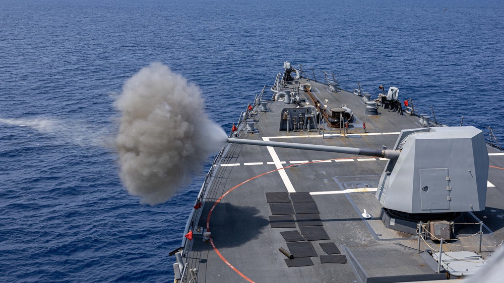 USS Mustin conducts a live-fire exercise with a Mark 45 5-inch gun