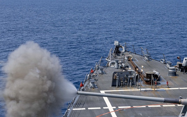 USS Mustin conducts a live-fire exercise with a Mark 45 5-inch gun