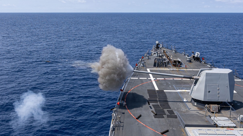USS Mustin conducts a live-fire exercise with a Mark 45 5-inch gun