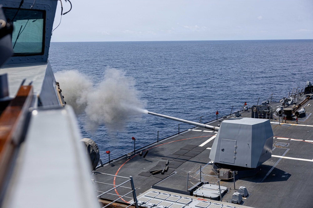 USS Mustin conducts a live-fire exercise with a Mark 45 5-inch gun