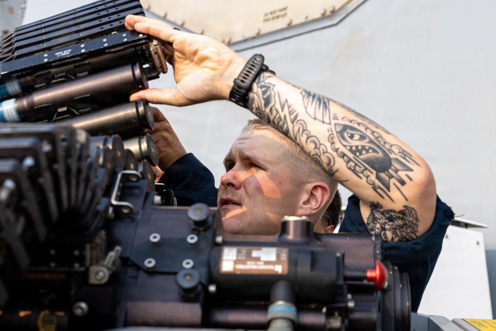 USS Mustin conducts a live-fire exercise with a Mk 38 Mod 4 machine gun